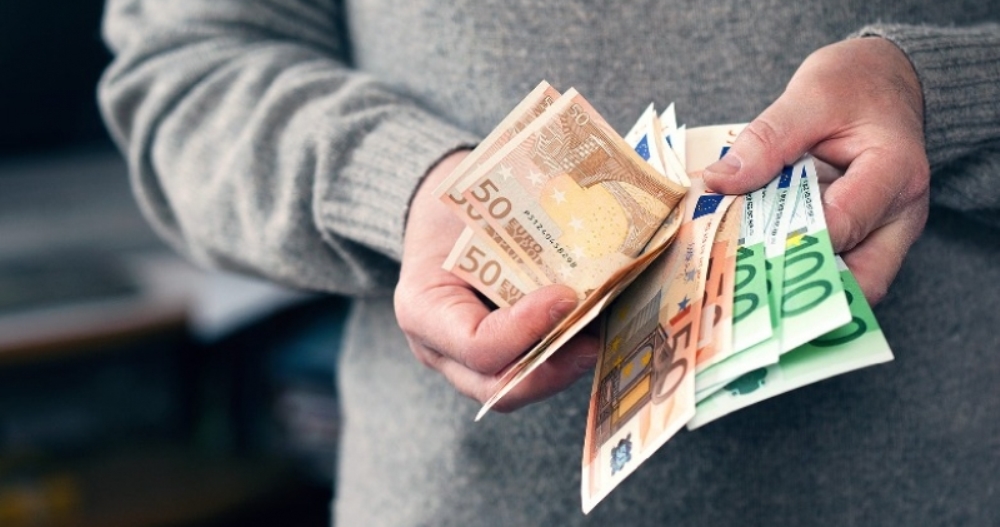 Shqiptaret rrisin perdorimin e parase cash, 363.2 mld leke jashte bankave